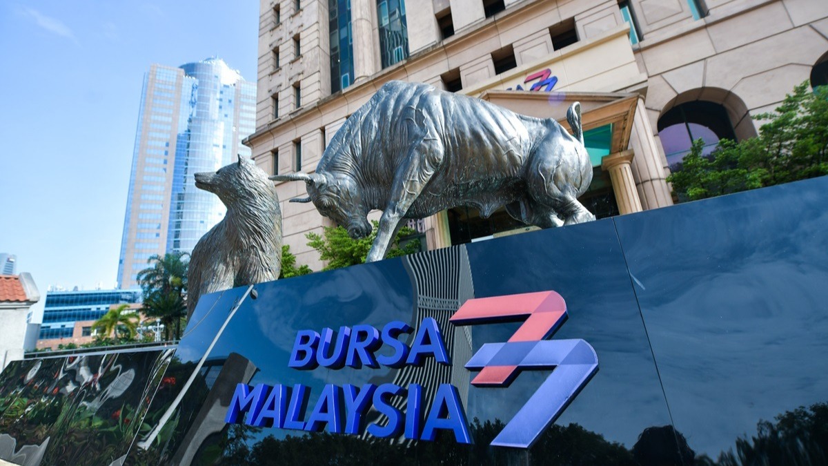 Bursa Malaysia Slumps at Opening as Oil Surge and U.S. Correction Rattles Investors