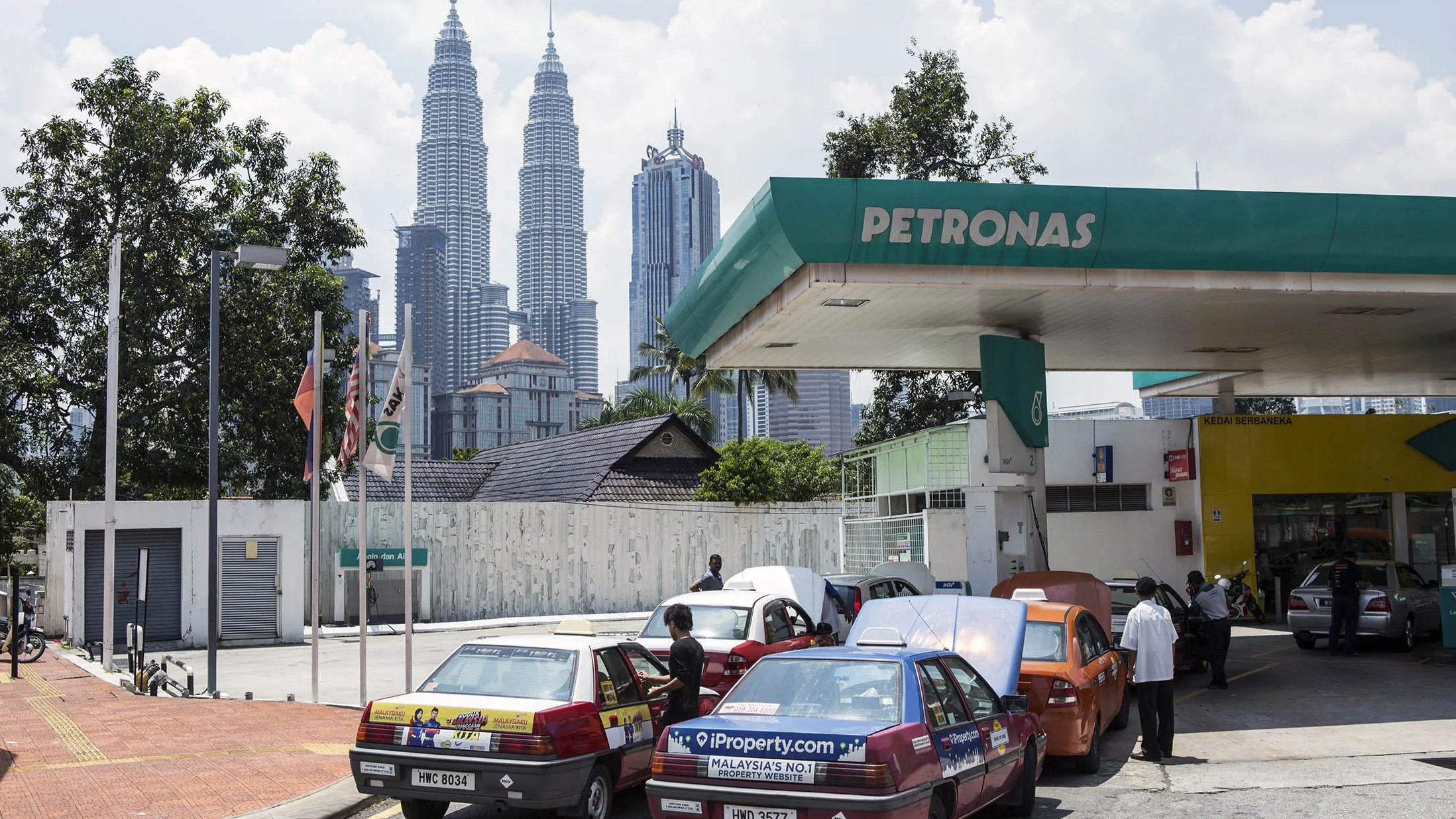 PETRONAS Dagangan Downgraded to 'Neutral' as WFH Policy and Diesel Hikes Threaten Fuel Volumes