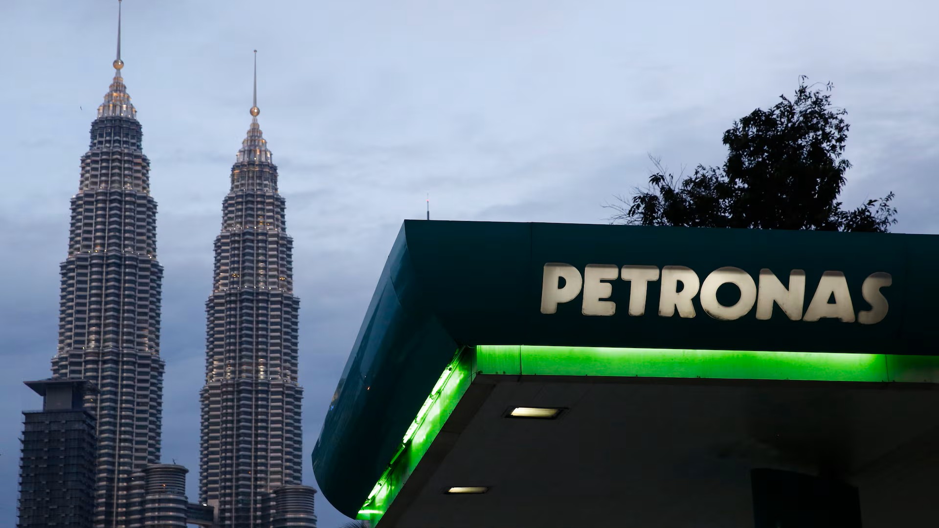 Fuel Security Extended: Petronas Guarantees Nationwide Supply Through End of June