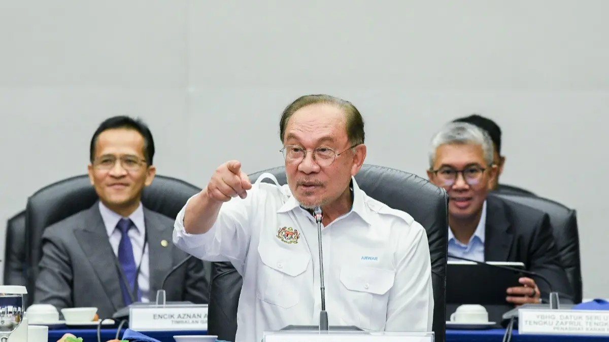 Anwar Boosts SME Support with Additional RM5 Billion Loan Guarantee Amid Global Economic Headwinds