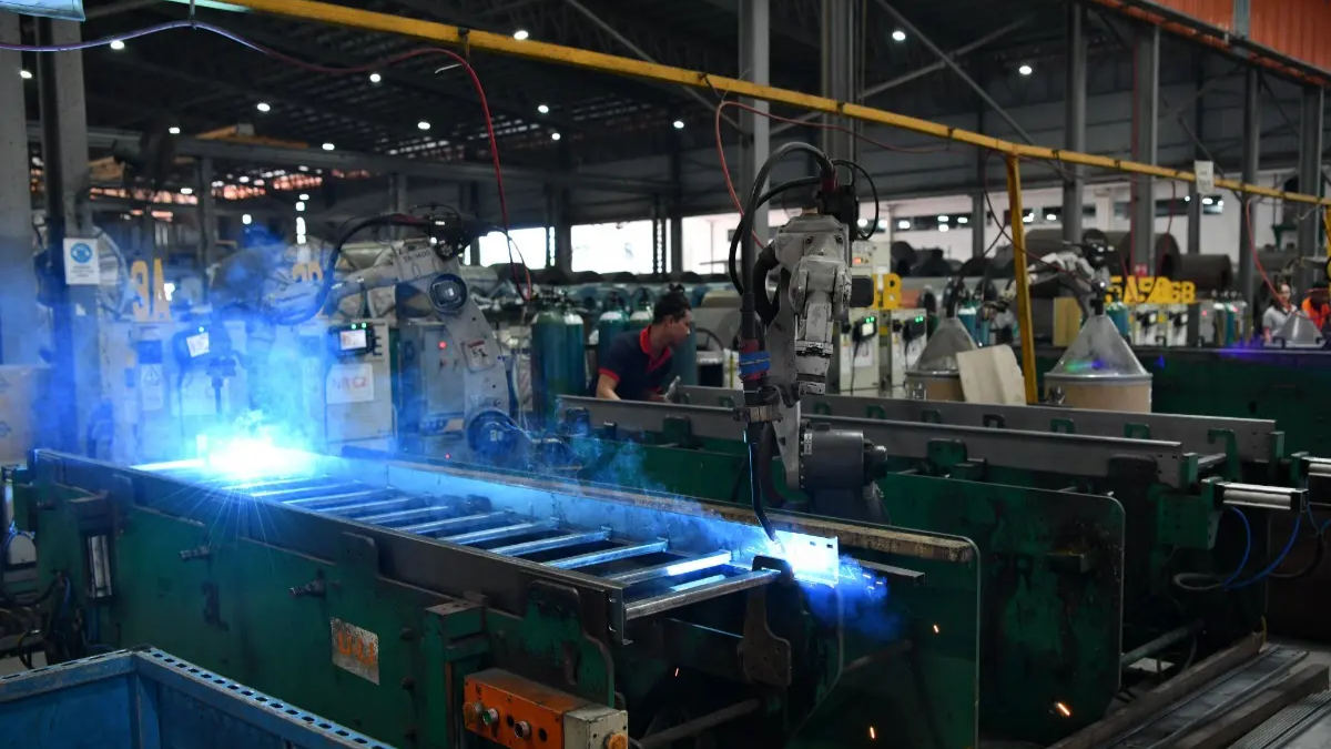 Malaysia’s Manufacturing Sector Faces Growing Headwinds as Costs Surge to 45-Month High