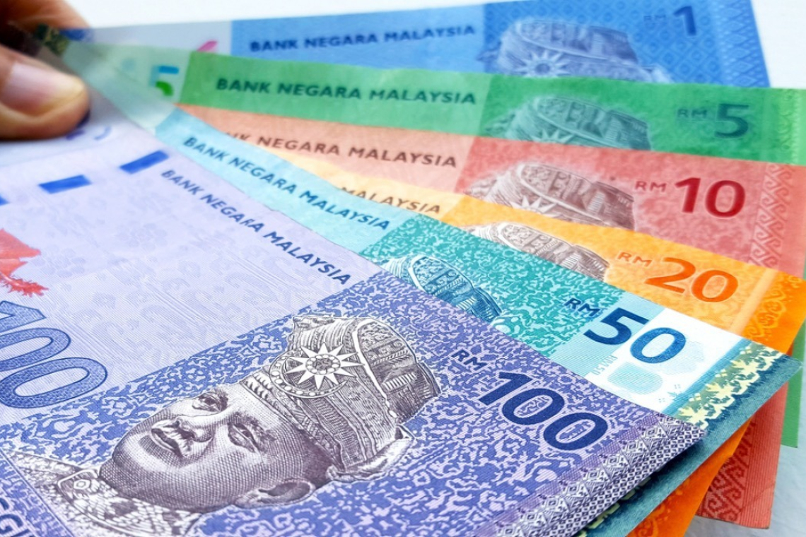 Ringgit Sips Slightly Against US Dollar Following Holiday Break, Drifts Lower on Robust US Data