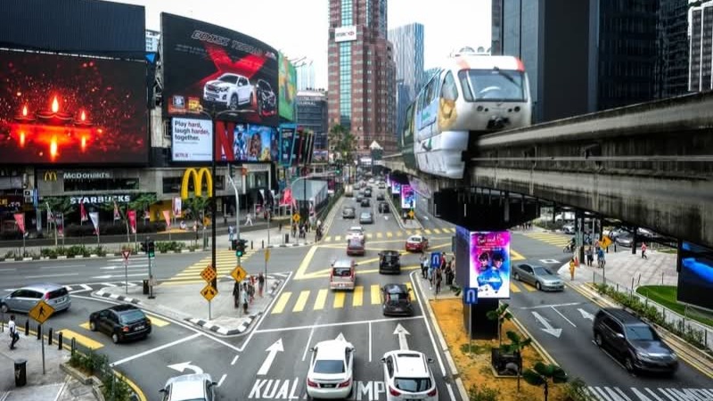 Malaysia Risks Missing Fiscal Deficit Target as Ballooning Subsidy Costs Limit Headroom