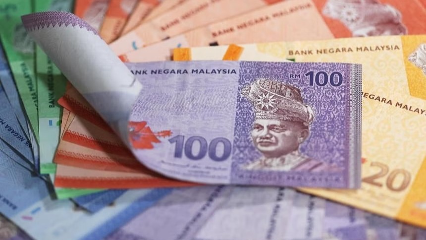 Malaysian Ringgit Inches Higher Against US Dollar Following Weak US Economic Data