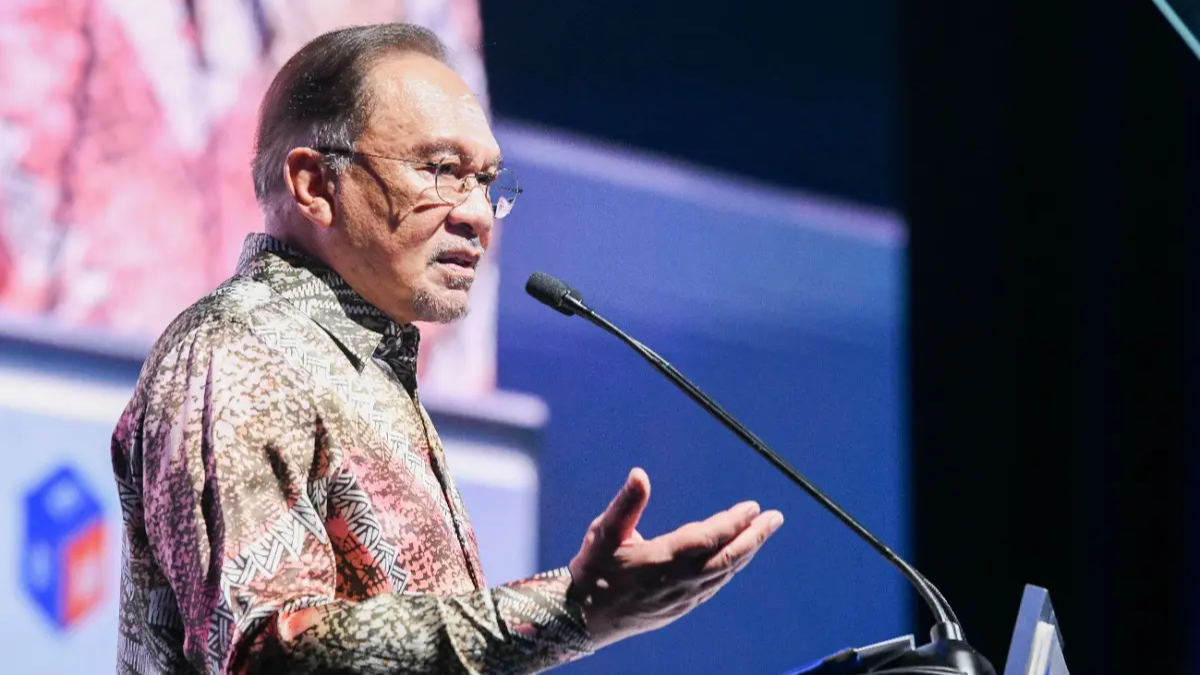 Anwar Rejects Claims of Selective Persecution, Vows Action on Governance Wrongs