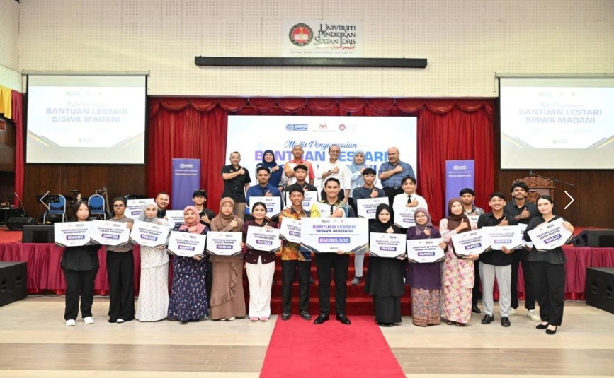 UPSI Students Receive RM285.5k PTPTN Aid