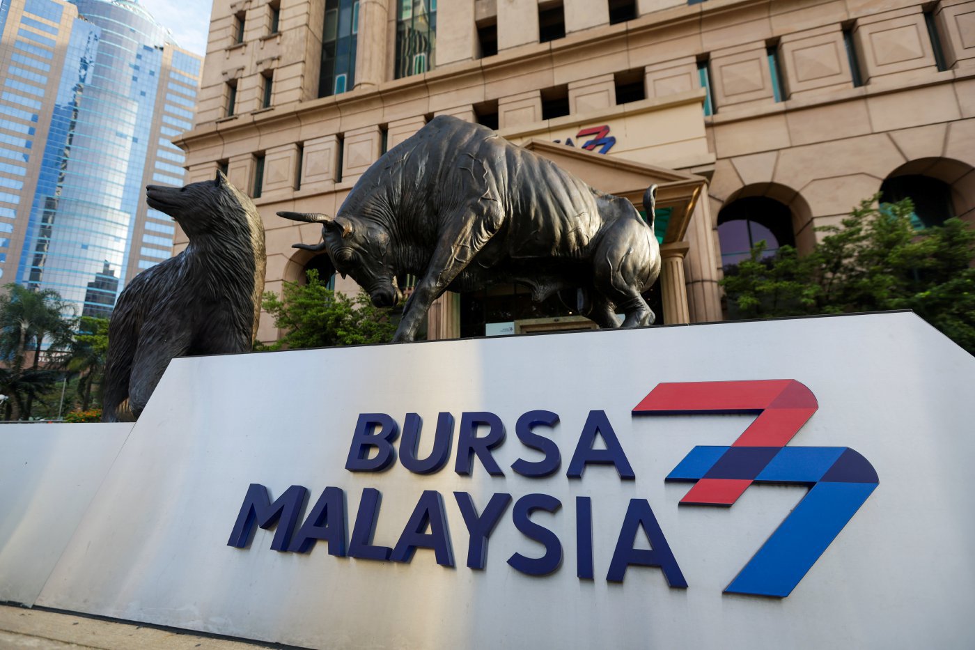 Bursa Malaysia higher in early Monday trading