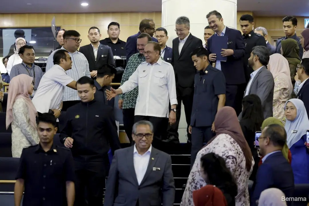 1MDB Debt Still Looms as Anwar Vows to Keep Borrowing in Check