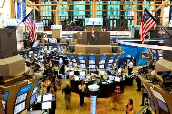 Healthcare rally lifts Dow 1% as tech stocks lose ground